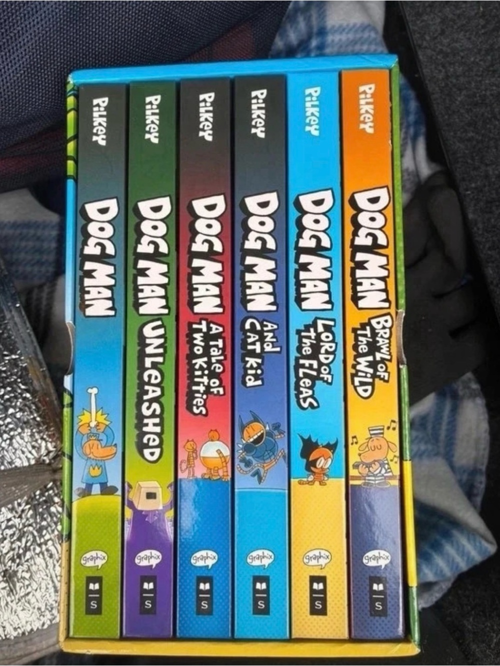 Scholastic Dog Man Box Set - Blue, Orange, Yellow, Green, Purple, Black
